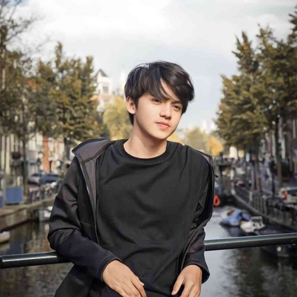 Facebook Alone Boy DP